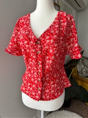 Y2K Hooked Up red floral button front v neck peplum flutter sleeve top medium